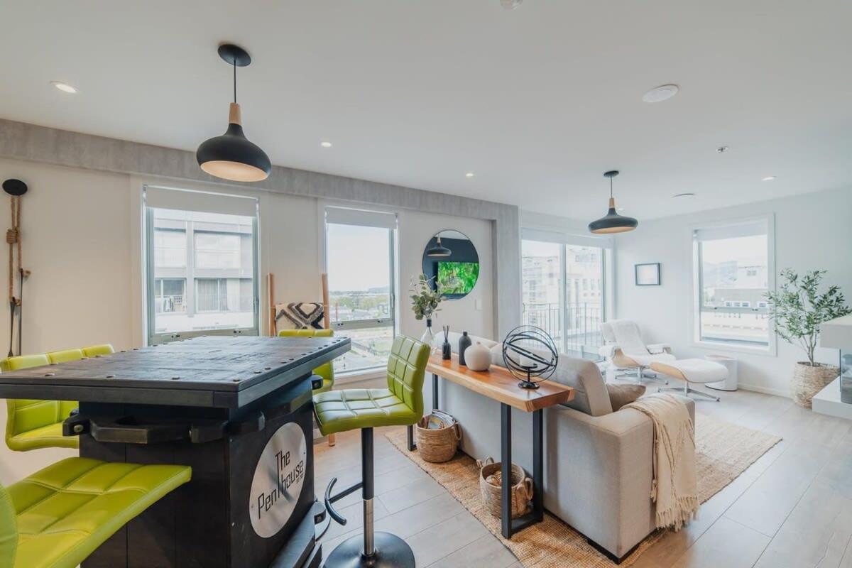 Penthouse Perfection - 2Br Elegance On Worcester St كريستتشيرش المظهر الخارجي الصورة