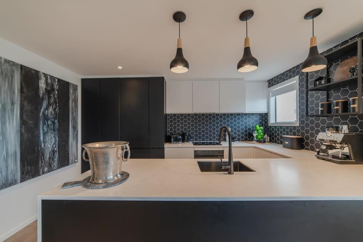 Penthouse Perfection - 2Br Elegance On Worcester St كريستتشيرش المظهر الخارجي الصورة