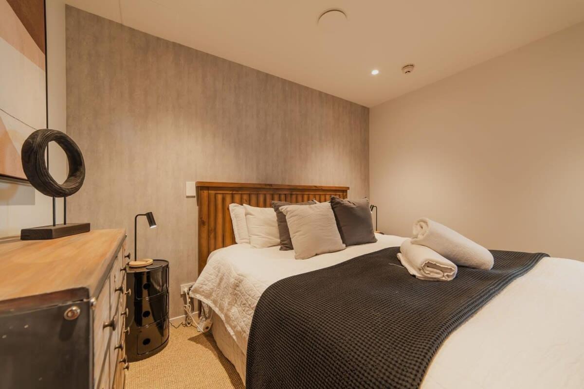Penthouse Perfection - 2Br Elegance On Worcester St كريستتشيرش المظهر الخارجي الصورة