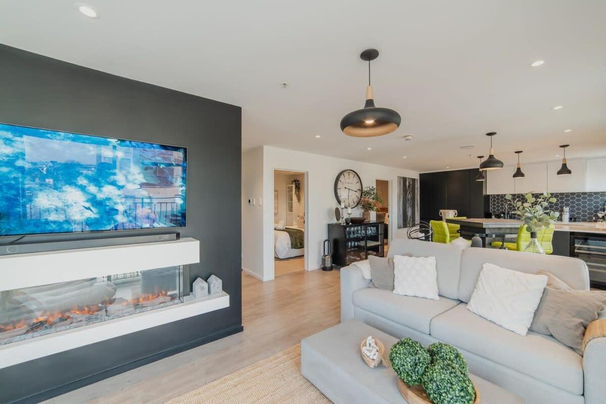 Penthouse Perfection - 2Br Elegance On Worcester St كريستتشيرش المظهر الخارجي الصورة