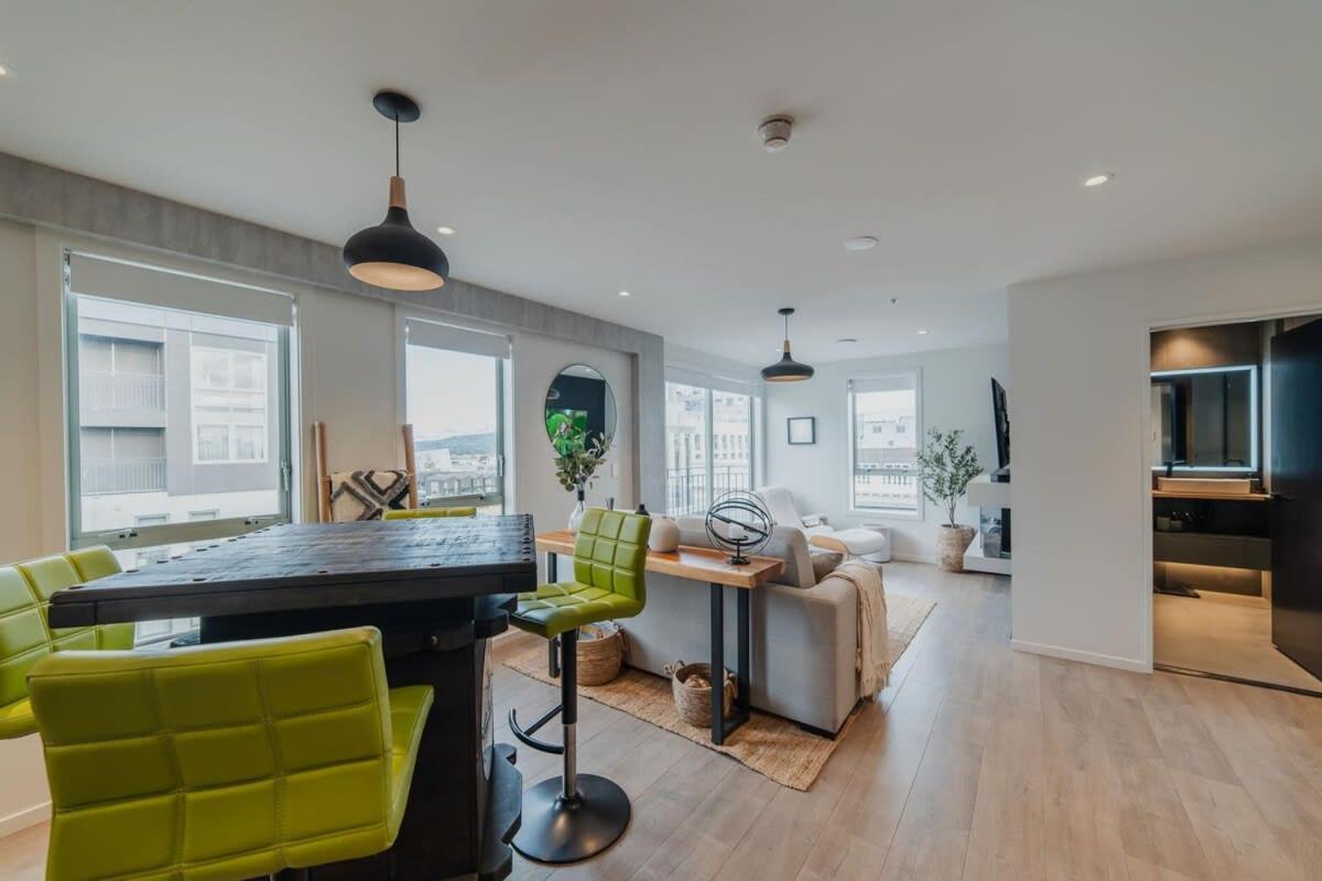 Penthouse Perfection - 2Br Elegance On Worcester St كريستتشيرش المظهر الخارجي الصورة