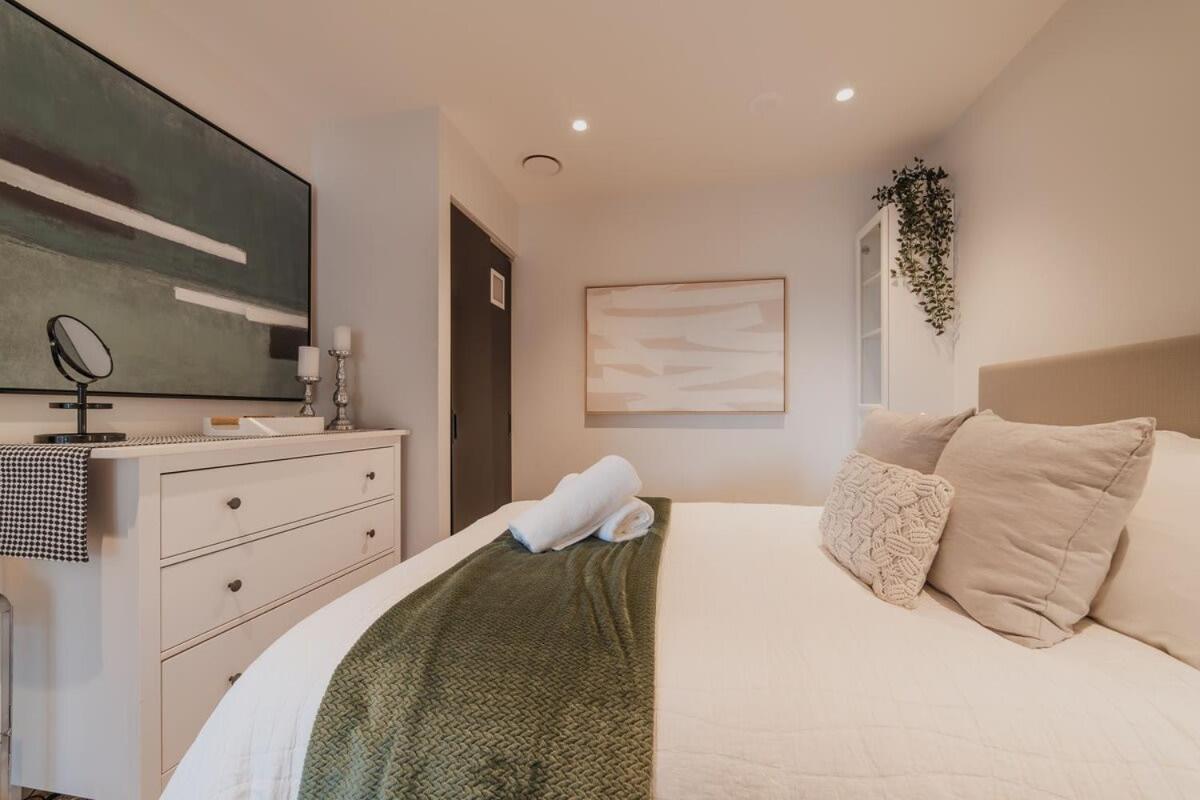 Penthouse Perfection - 2Br Elegance On Worcester St كريستتشيرش المظهر الخارجي الصورة