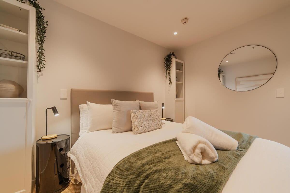 Penthouse Perfection - 2Br Elegance On Worcester St كريستتشيرش المظهر الخارجي الصورة
