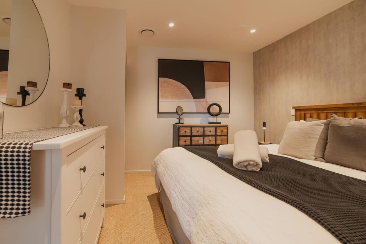 Penthouse Perfection - 2Br Elegance On Worcester St كريستتشيرش المظهر الخارجي الصورة